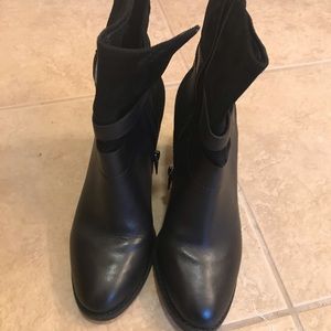 Clarks black leather/suede ankle heeled boots size 8.5